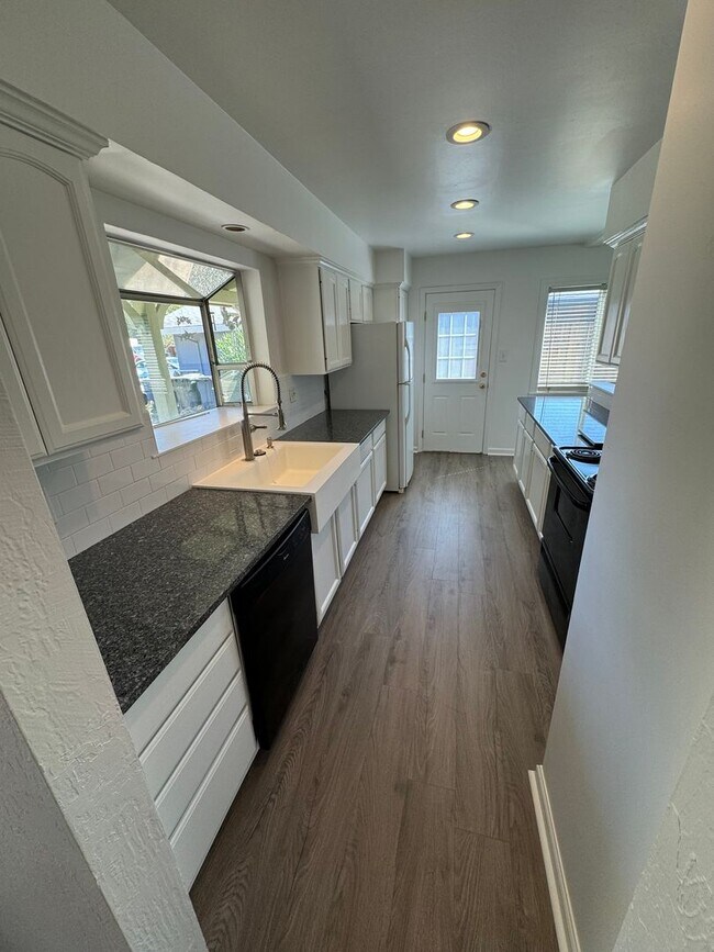 Building Photo - 3 bedroom | 2 bathroom | Citrus Heights Single Family Home