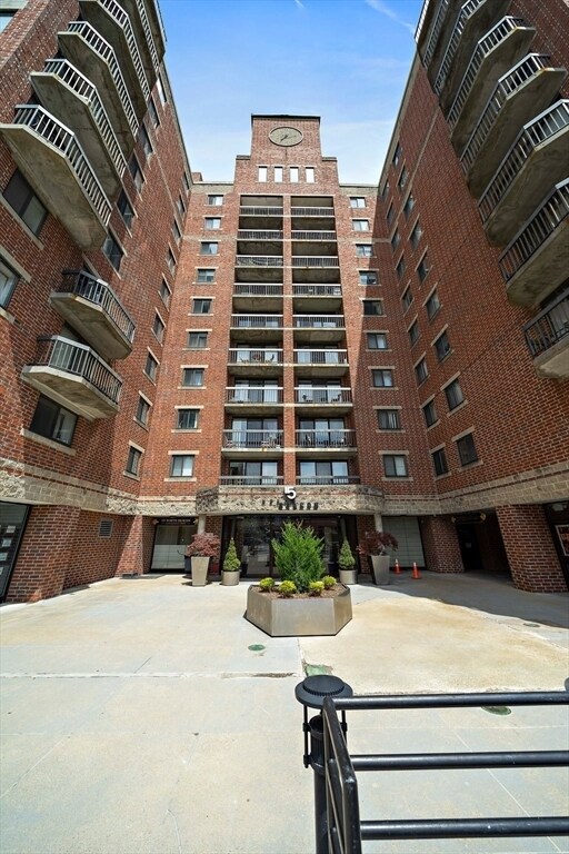 Building Photo - 15 N Beacon St
