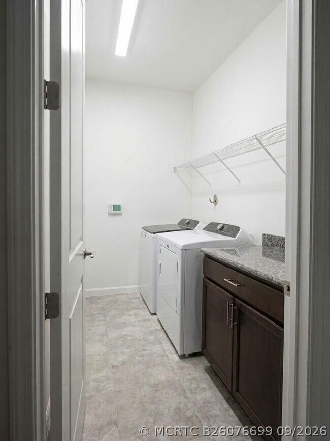 Building Photo - 16483 Helix Ct