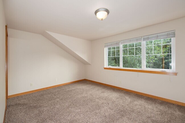 Building Photo - Stonecress Townhouse on Bainbridge Island
