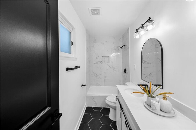 Building Photo - 929 Creekdale Dr