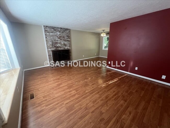 Building Photo - 11200 SW 83rd Ave