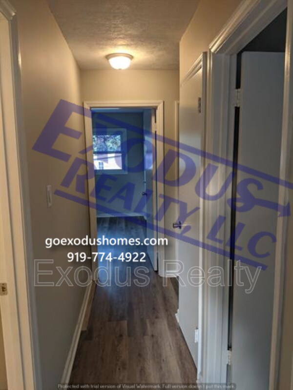 Building Photo - 5812 Shenandoah Dr