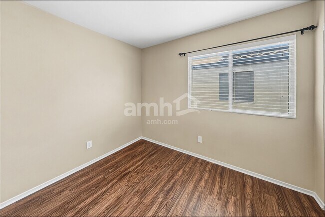 Building Photo - 1717 Cedar Bluffs Way