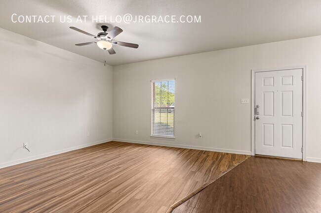 Building Photo - 2100 Breezy Dr