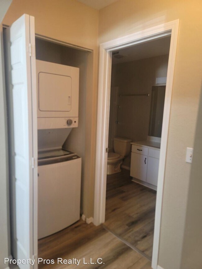 Building Photo - 2 br, 1 bath House - 588-A Sawmill Cove