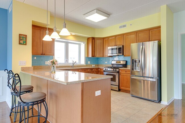 Building Photo - 799 Graceland Ave