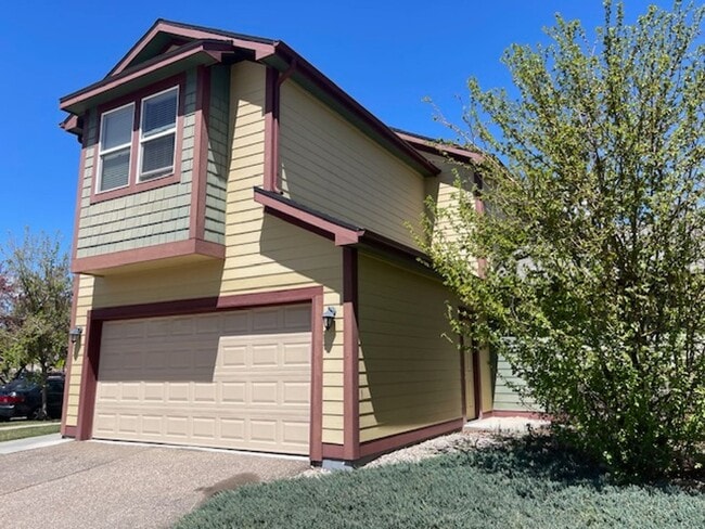 Building Photo - Beautiful move-in ready patio home in Fort...