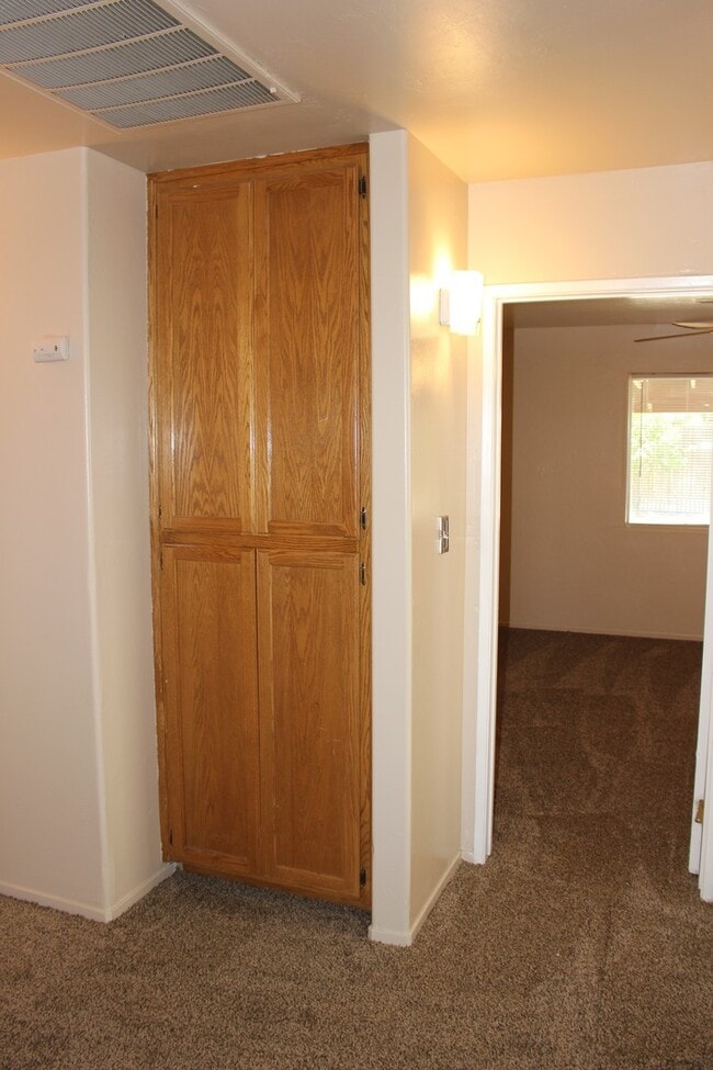 Building Photo - 1327 Clipper Hills Dr