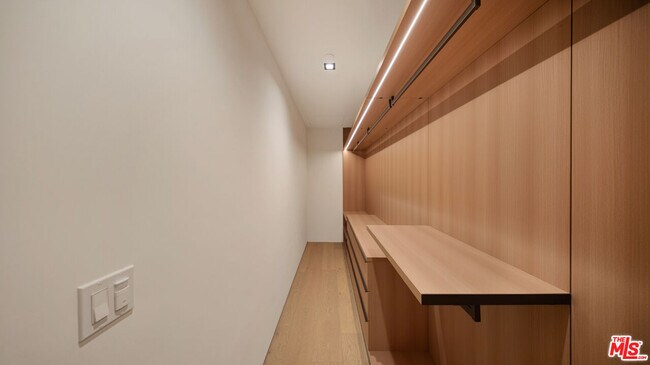 Building Photo - 8765 Hollywood Blvd