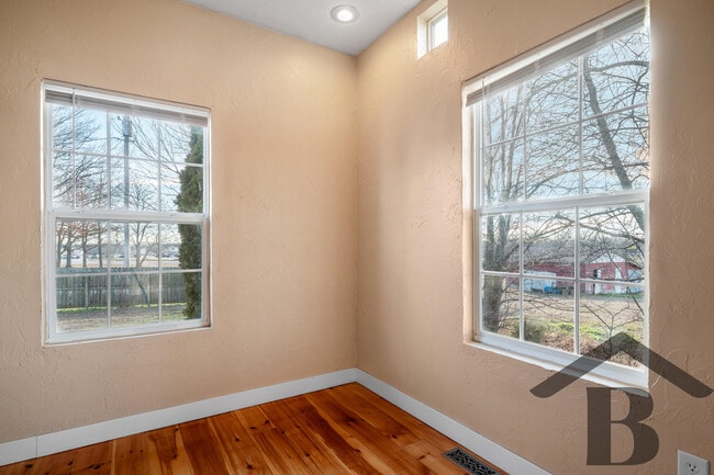 Building Photo - 1543 S Tuscany Ct