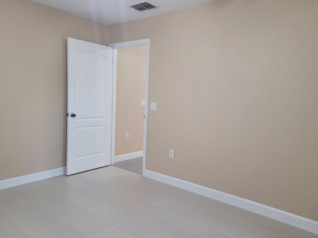 Building Photo - 3/2/2 Rental Home located centrally in Spring Hill FL 34609