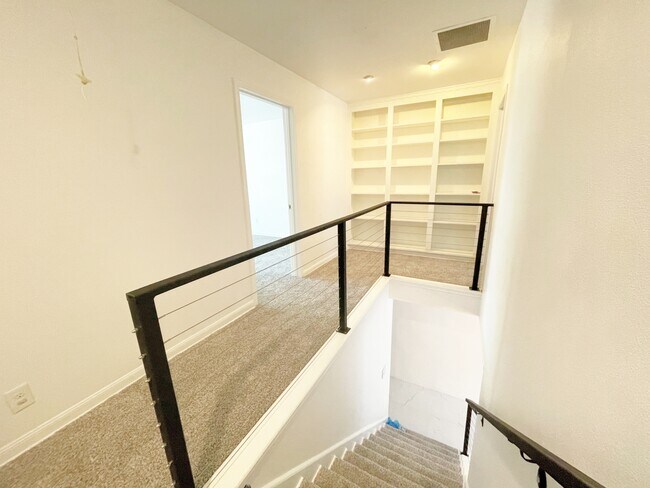 Building Photo - 1808 Saxony Ln