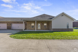 Building Photo - 583 Regency Cir