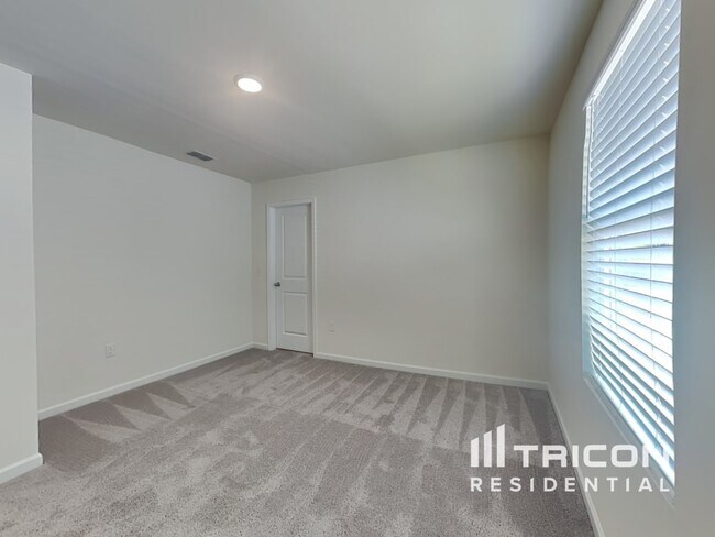 Building Photo - 1056 Large Poppy Dr