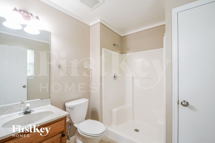 Building Photo - 3017 Valley Oaks Dr