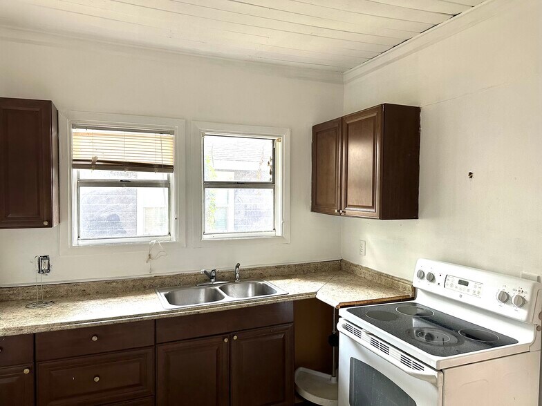 Building Photo - 3107 E 29th Ave