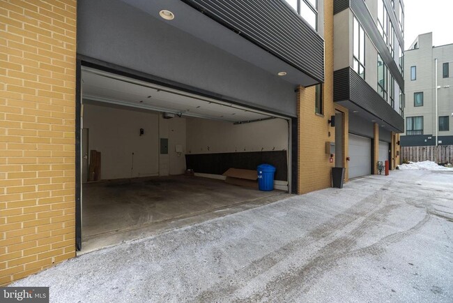 Building Photo - 444 Fairmount Ave