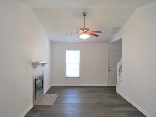 Building Photo - 300 Meadowbrook Ln