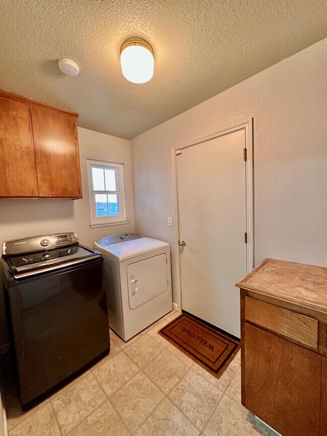 Building Photo - 148 Castlemont Dr