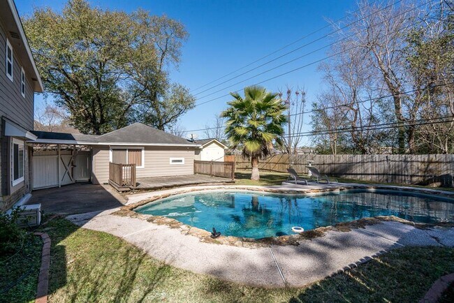 Building Photo - 14930 Walters Rd