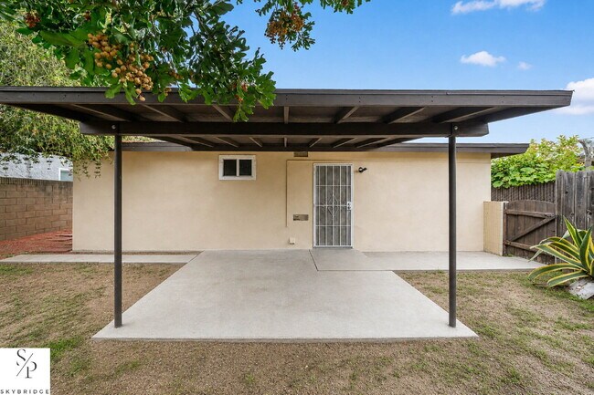 Building Photo - "Charming 2-Bed Sanctuary in the Heart of Downey – Your Ideal Urban Retreat Awaits!"