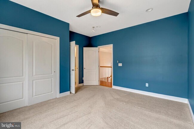 Building Photo - 15053 Doral Pl