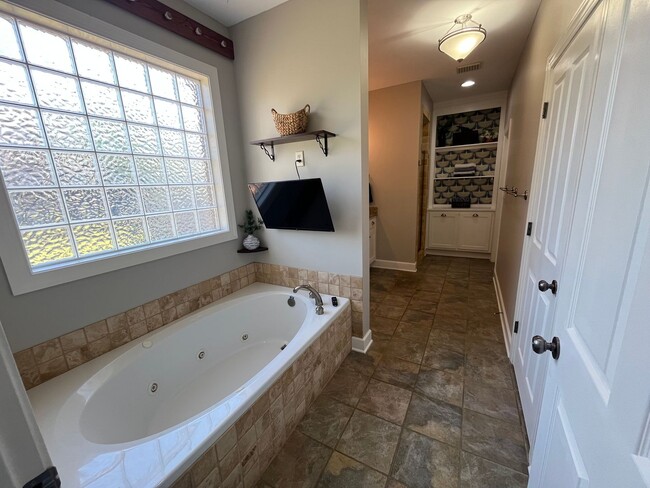 Building Photo - Beautiful 5 Bed 3 Bath Home! Fall 2026!