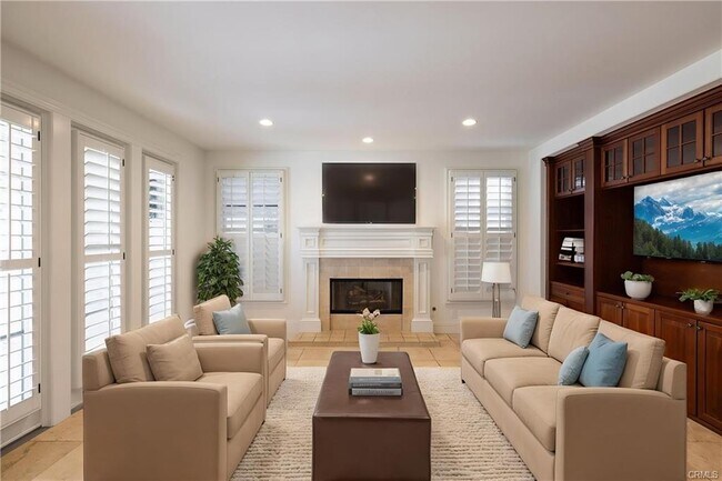 Building Photo - 17 Colonial Dr