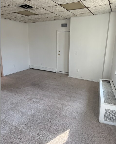 Building Photo - 831 King Georges Rd