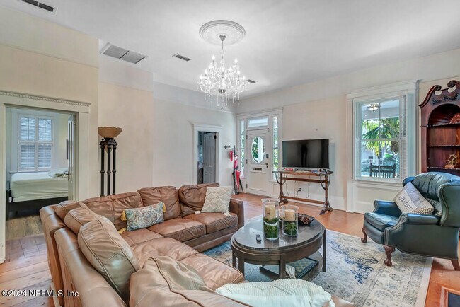 Building Photo - 68 Saragossa St