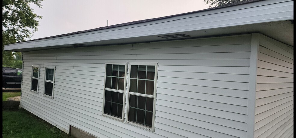 Building Photo - 905 N Somonauk Rd