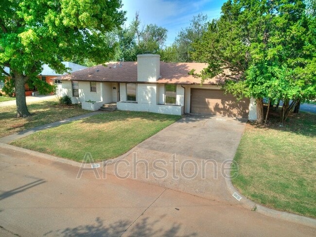 Building Photo - 9631 Stratford Dr
