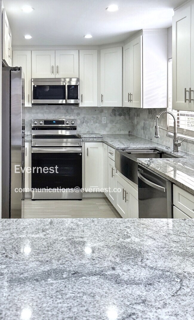 Building Photo - 13601 Frigate Ct
