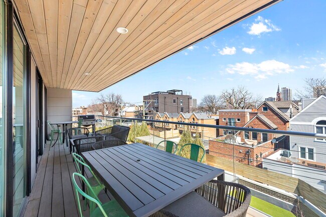 Building Photo - 1625 N Burling St