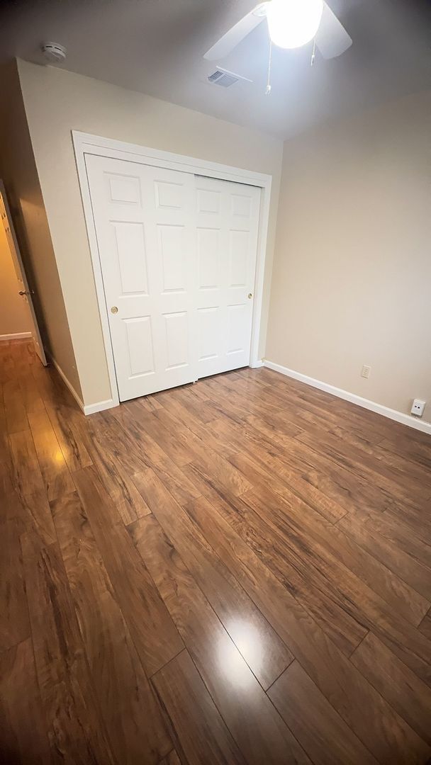 Building Photo - 3 Bedroom 2 Bathroom Charming home