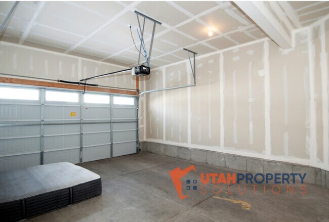 Building Photo - 4693 Daisy Ln