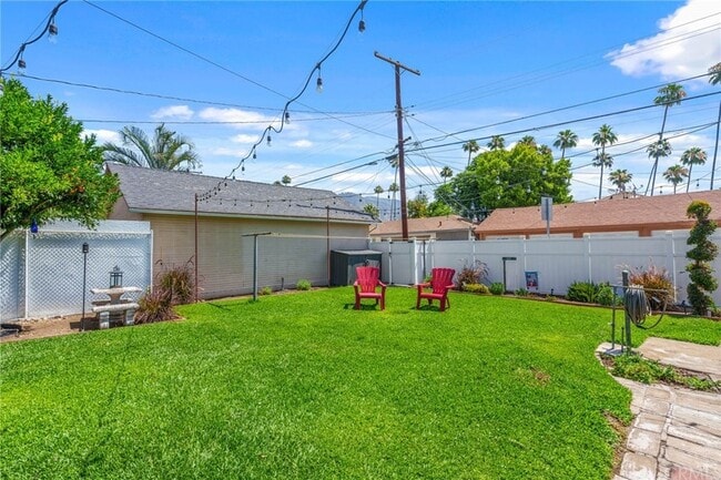 Building Photo - 926 N San Gabriel Ave