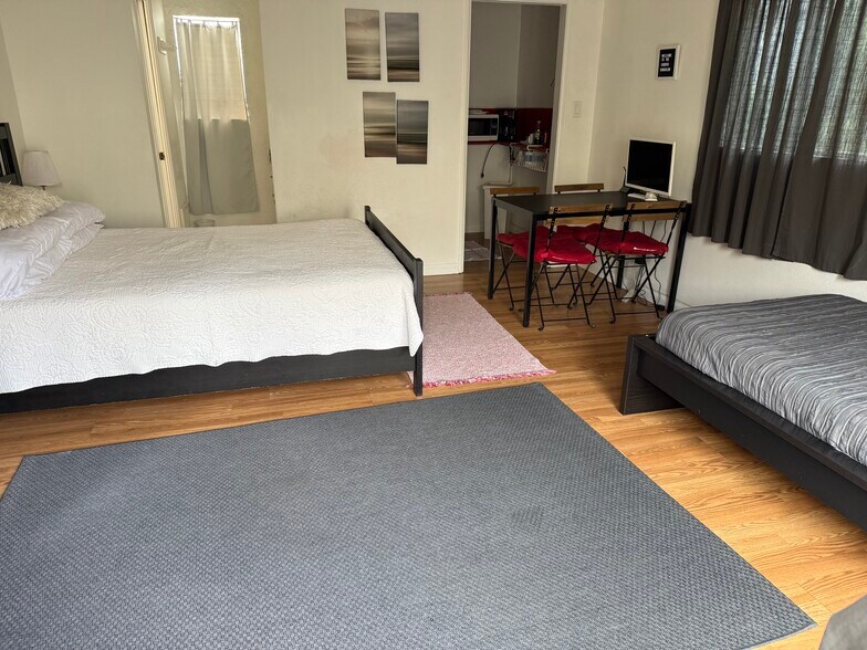 Building Photo - 11917 Orizaba Ave