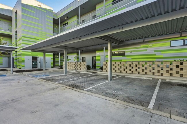 Building Photo - 4004 Banister Ln