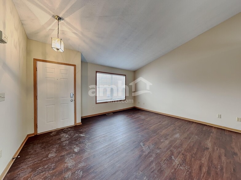 Building Photo - 4633 Stratford Ln