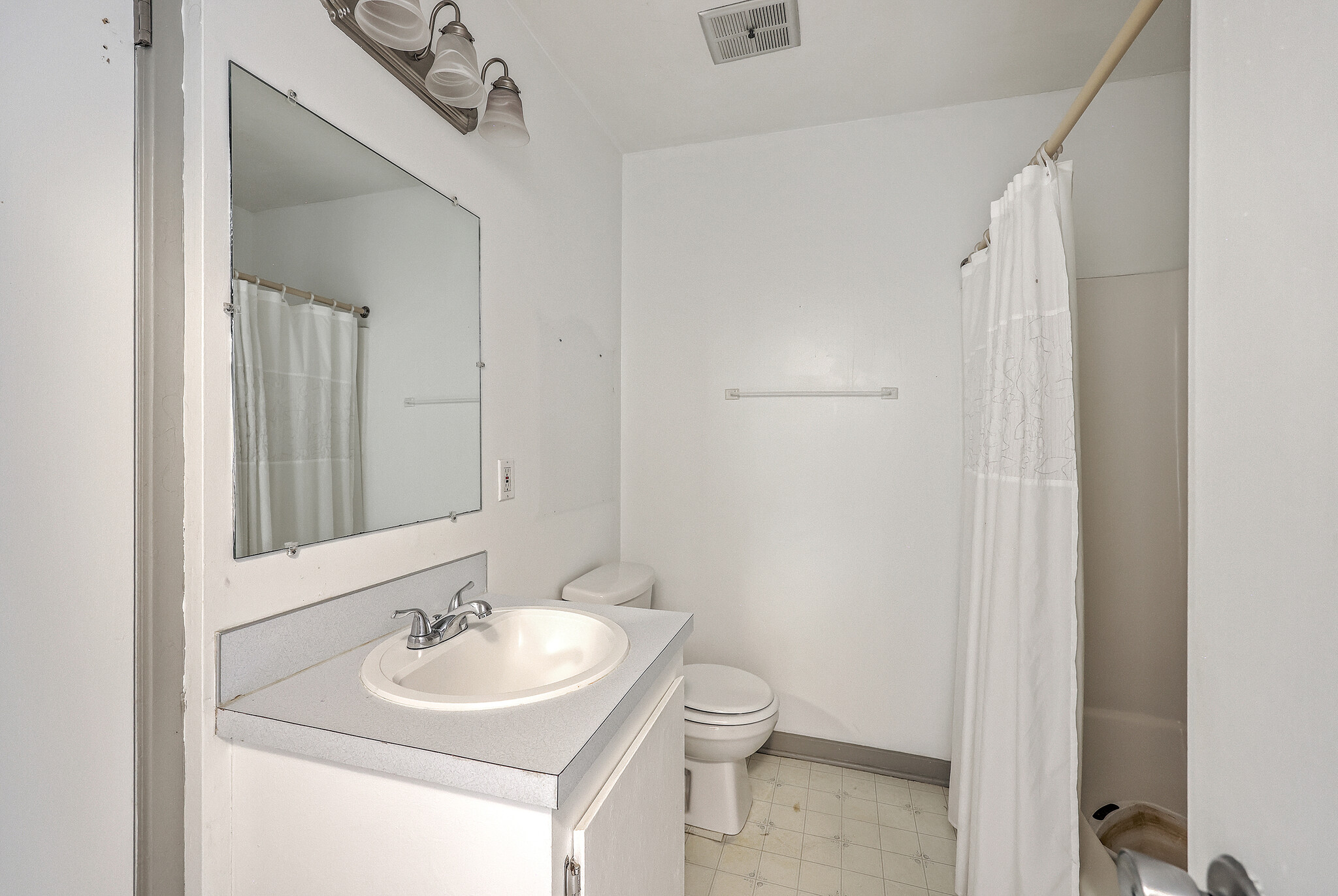 Building Photo - 2736 Jobee Dr