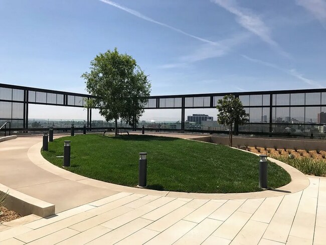 Building Photo - Luxury Executive Condo for Rent - DTLA