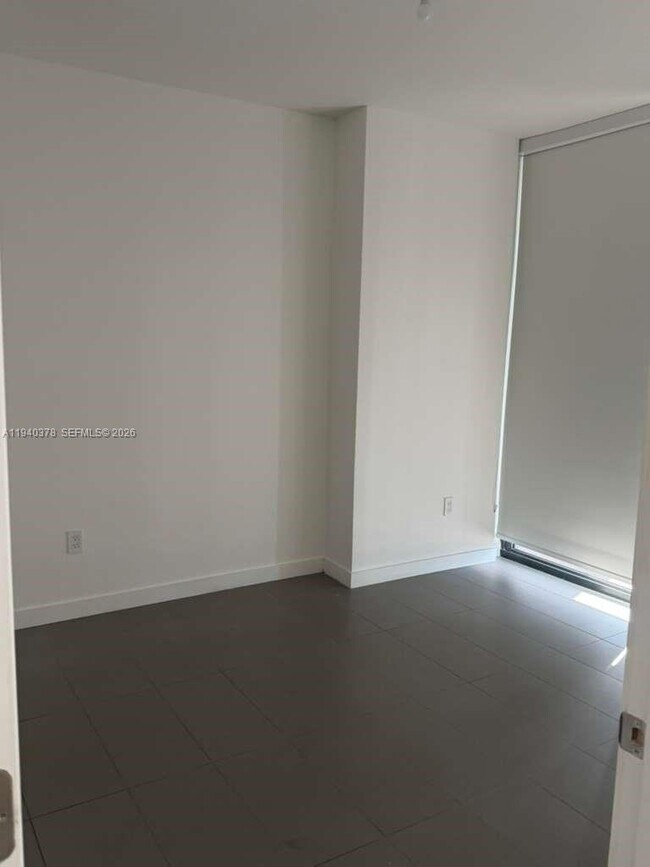 Building Photo - 1600 NE 1st Ave