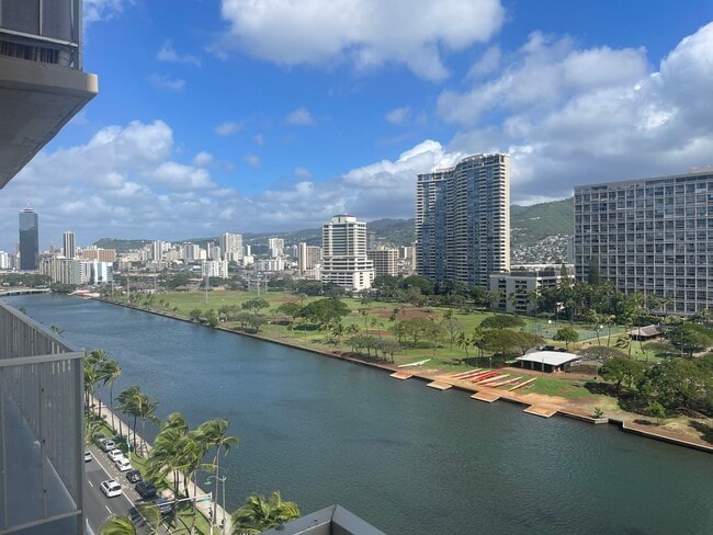 Building Photo - Fully furnished with amazing panoramic views.