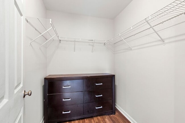 Building Photo - Beautifully Updated 3-Bedroom Townhome Nea...