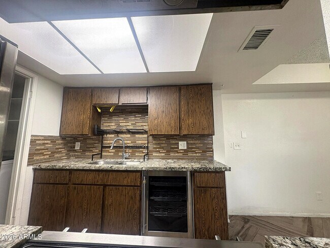 Building Photo - 5934 N 48th Ln