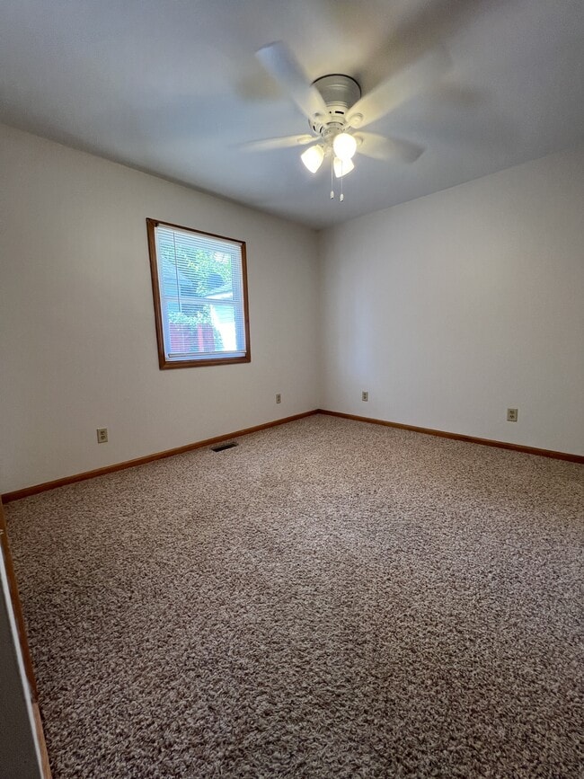 Building Photo - 61 E Park St