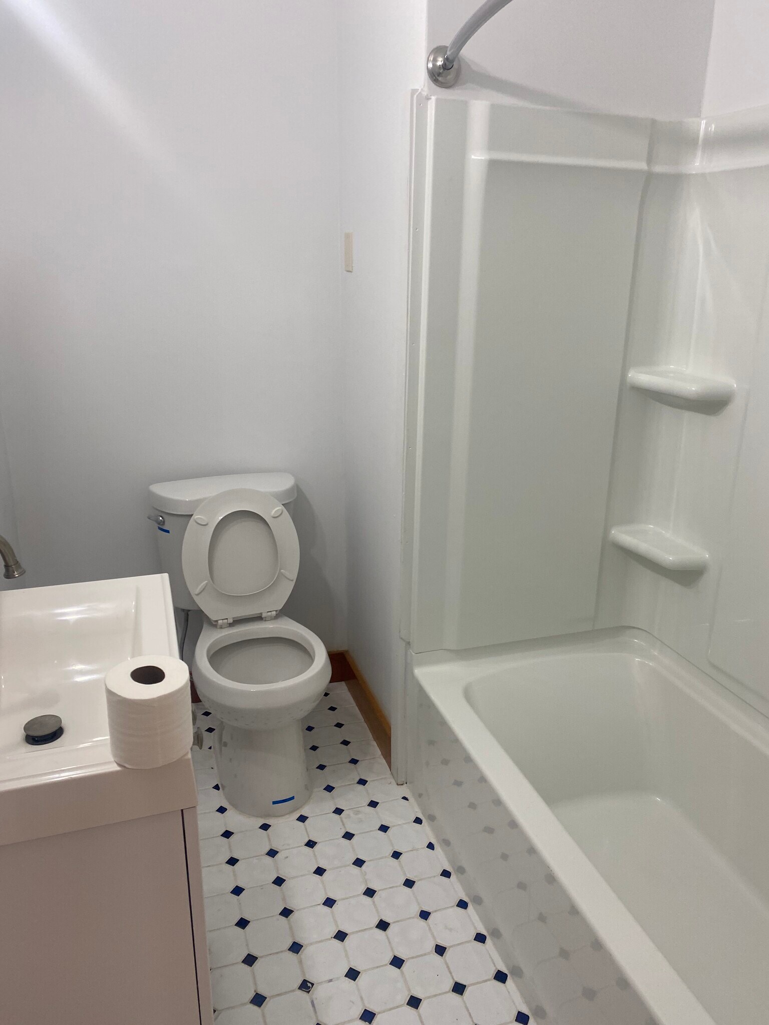 Full bathroom - 39 Saint James St