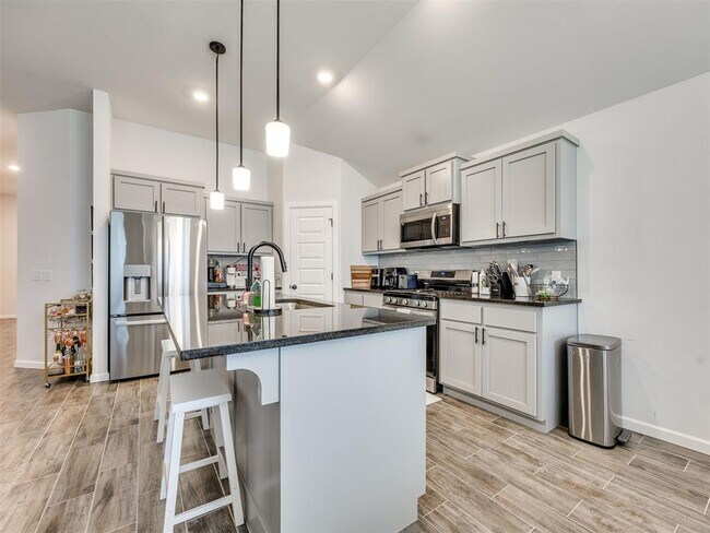 Building Photo - 2323 Arcady Ave